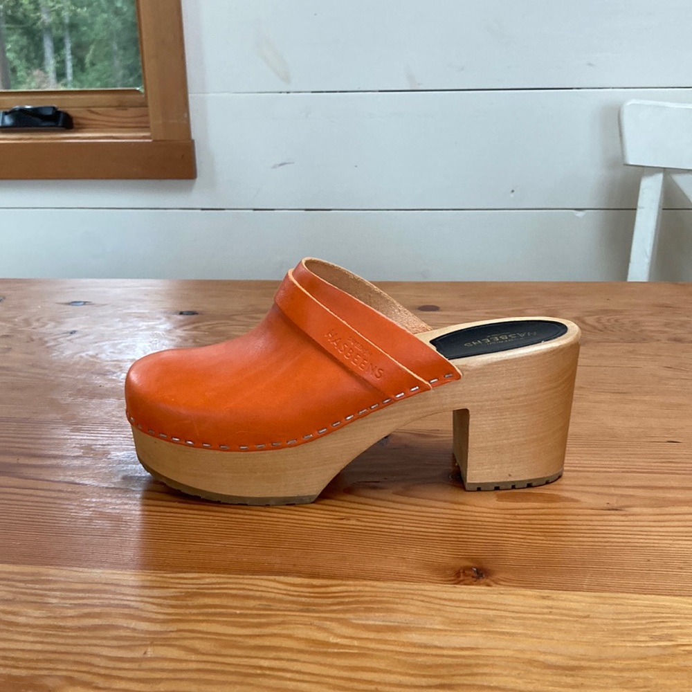 EUC Swedish Hasbeens Husband Sky High Clogs 39